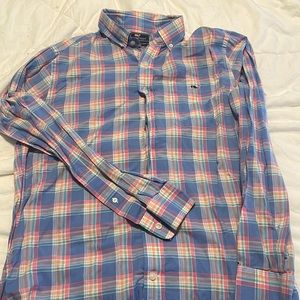 Vineyard vines slim fit tucker shirt. Lightly worn